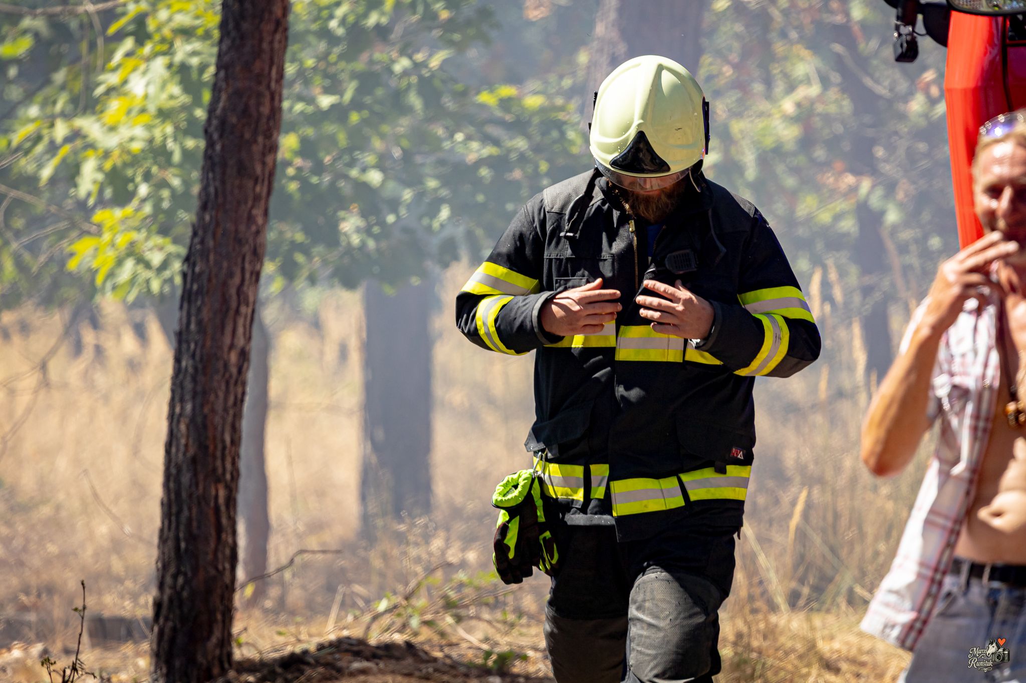 🔥 12:52. HOŘÍ LES. Závodní den se během okamžiku změnil v boj s ohněm
